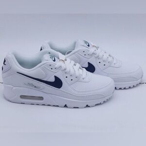 New, Nike woman’s 7.5 never worn